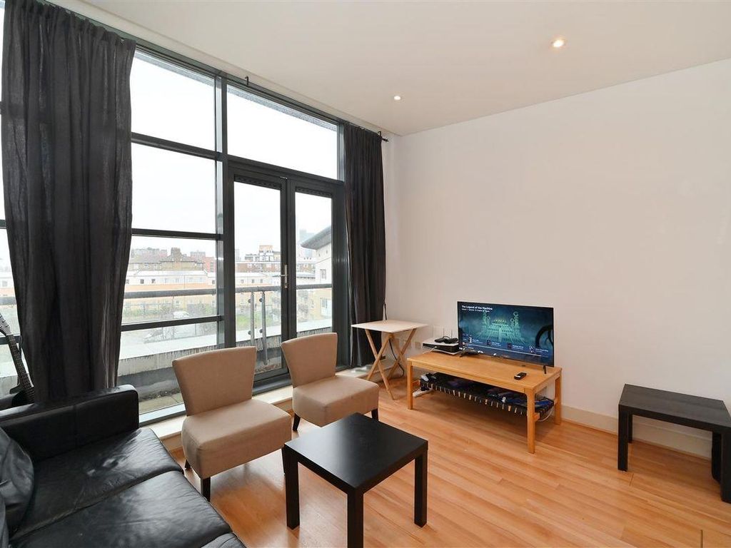1 bed flat for sale in Galaxy Building, Crews Street, London E14, £380,000