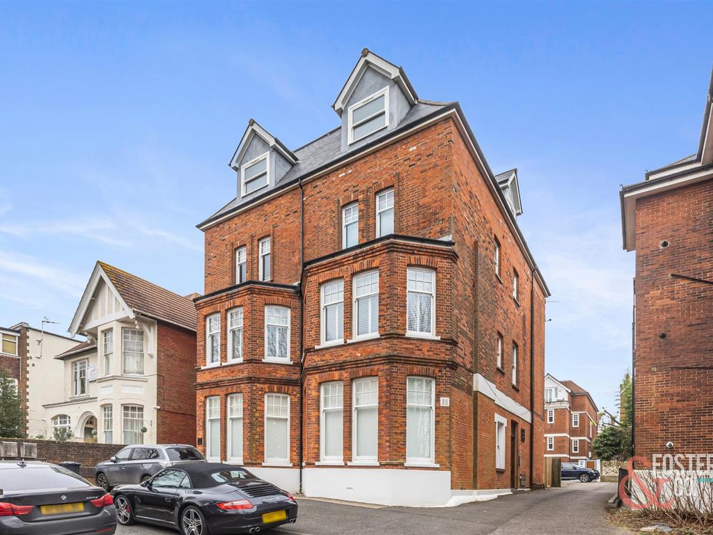 2 bed flat for sale in Dyke Road, Brighton BN1, £650,000
