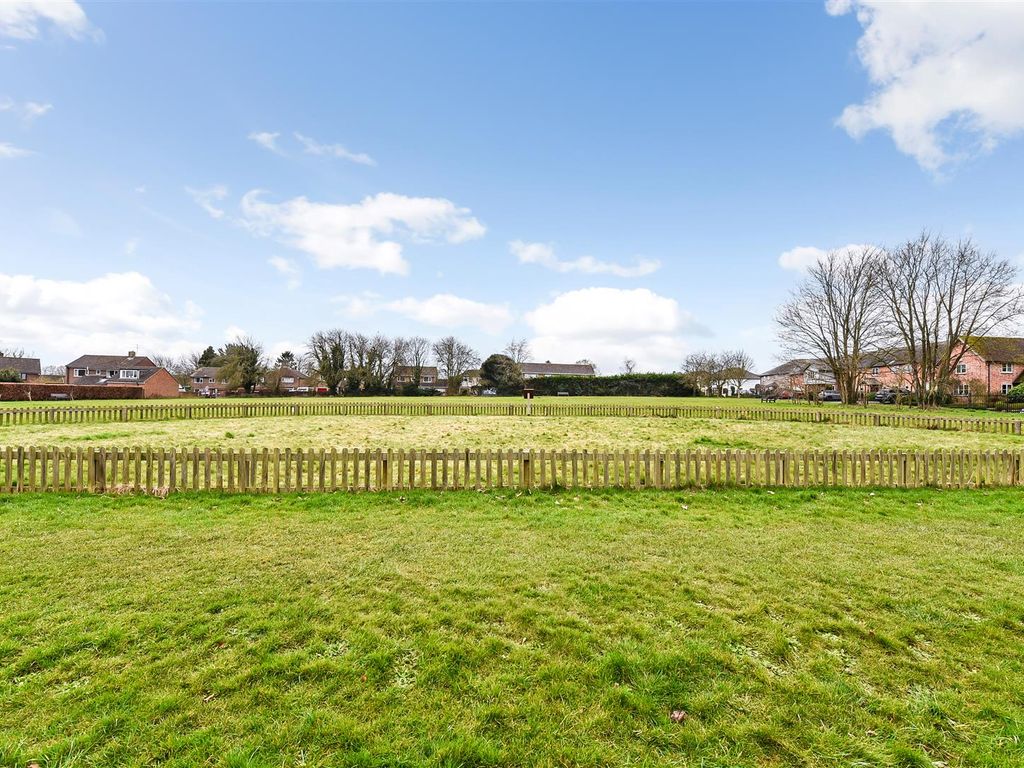 4 bed detached bungalow for sale in Abbotts Ann, Andover SP11, £660,000