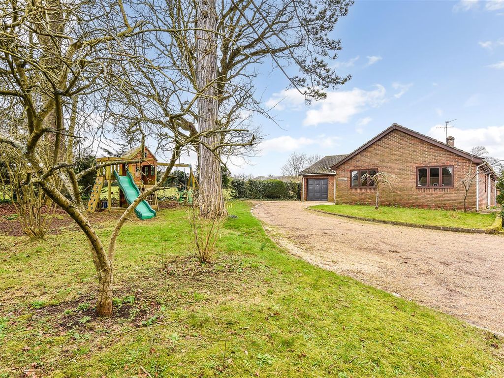 4 bed detached bungalow for sale in Abbotts Ann, Andover SP11, £660,000