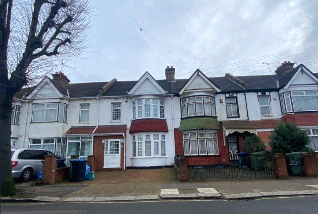 3 bed terraced house to rent in Scarle Road, Wembley HA0, £3,100 pcm