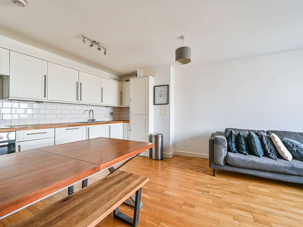 2 bed flat to rent in Upper Tulse Hill, Brixton Hill, London SW2, £3,300 pcm