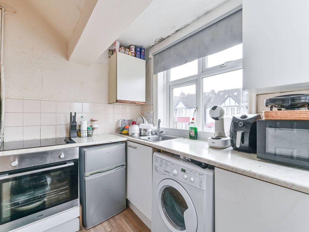 1 bed flat for sale in Norbury Crescent, Norbury, London SW16, £185,000