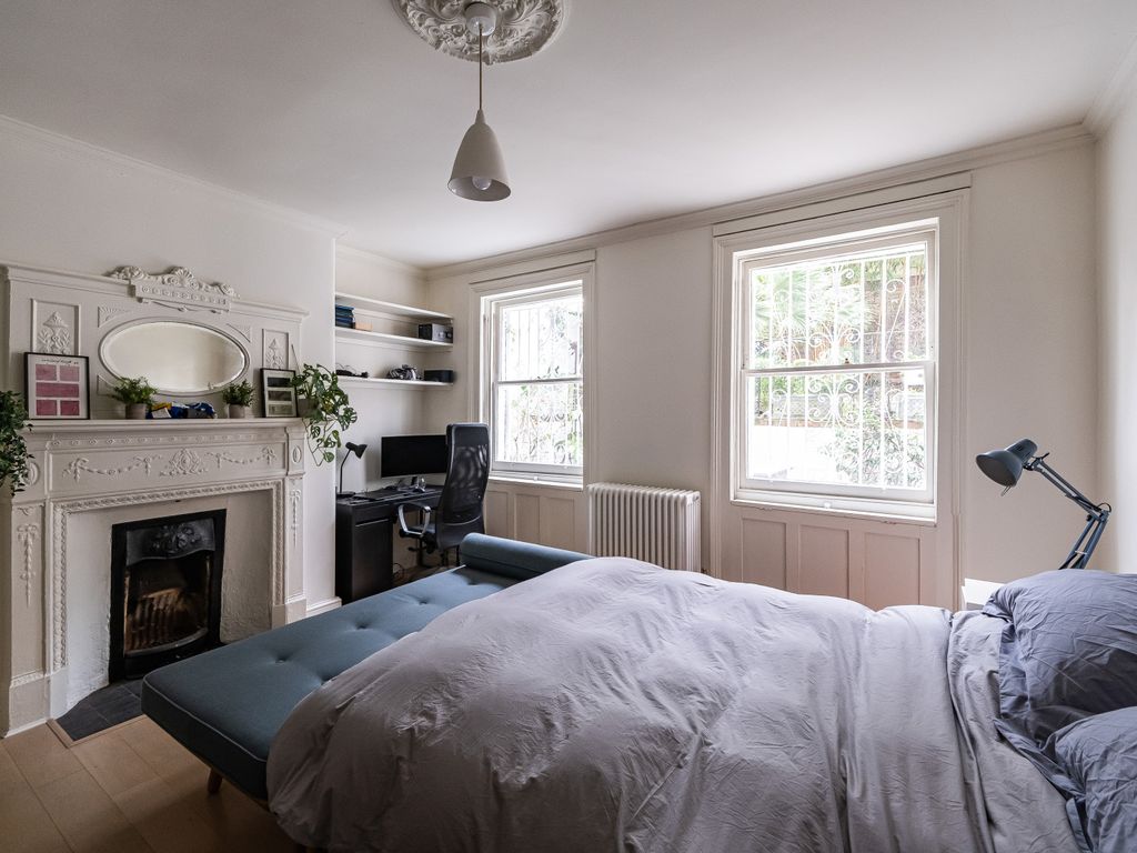 2 bed flat for sale in Highbury New Park, Highbury N5, £1,000,000
