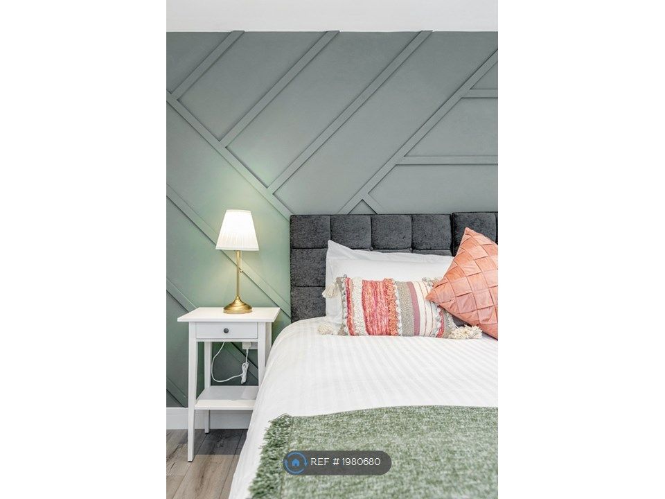 2 bed flat to rent in Walker Avenue, Wolverton Mill, Milton Keynes MK12, £1,995 pcm