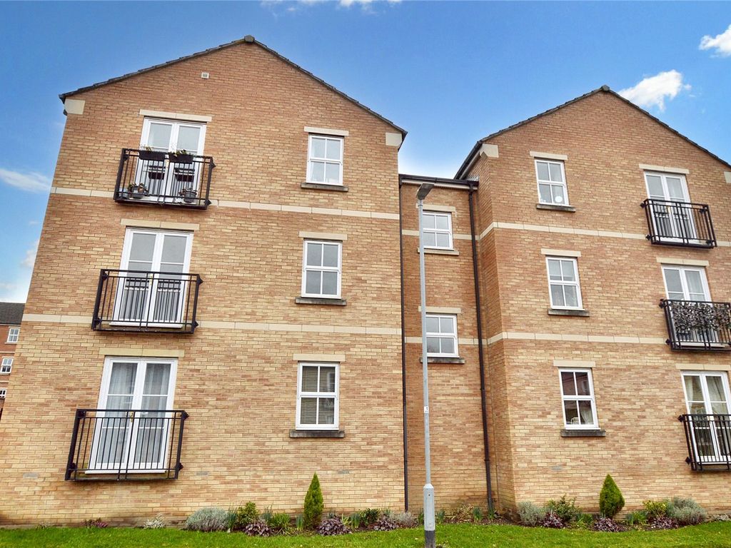 3 bed flat for sale in Broom Mills Road, Farsley, Pudsey, West Yorkshire LS28, £175,000