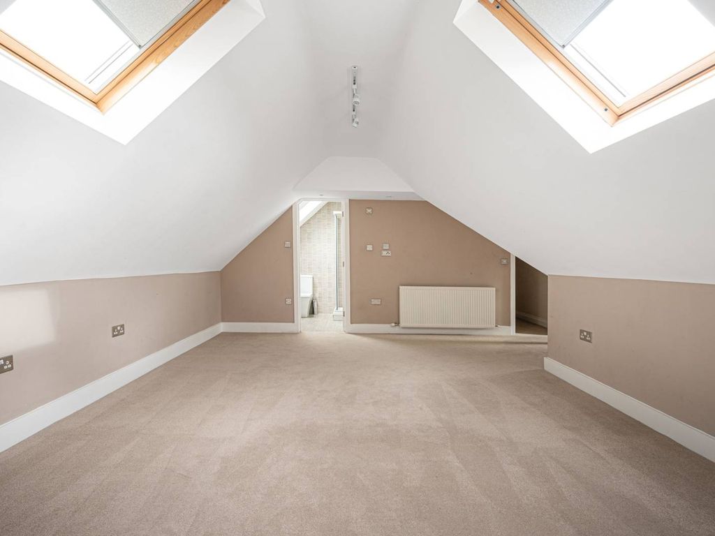 5 bed detached house to rent in Park Road, Barnet EN4, £6,250 pcm