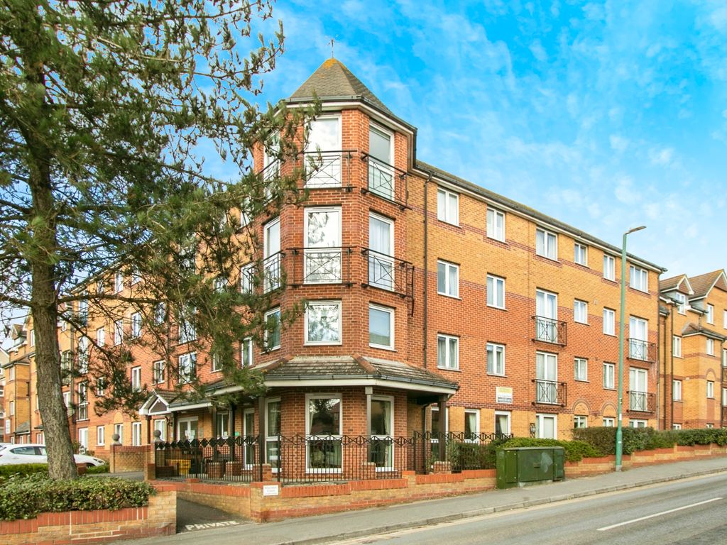 2 bed flat for sale in Owls Road, Bournemouth BH5, £120,000