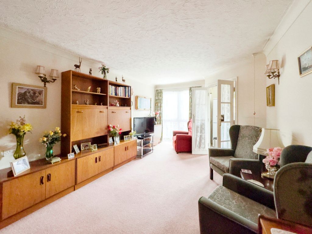 2 bed flat for sale in Owls Road, Bournemouth BH5, £120,000