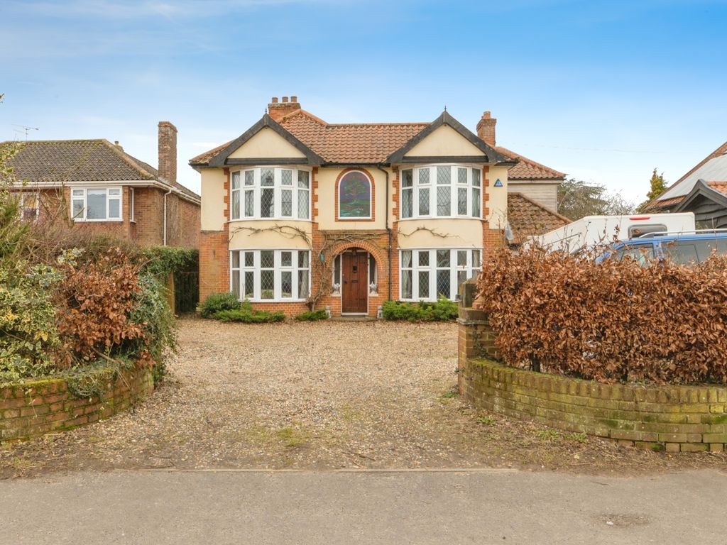 4 bed detached house for sale in Thetford Road, Watton, Thetford, Norfolk IP25, £525,000