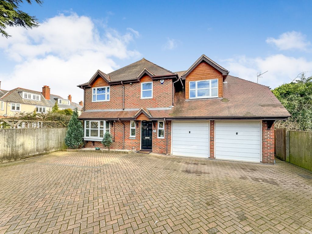 4 bed detached house for sale in Bexley Court, Reading RG30, £775,000