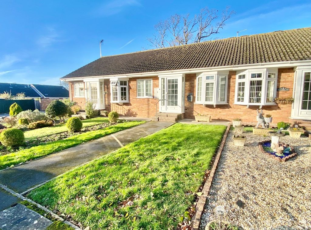 2 bed bungalow for sale in Homewood Close, New Milton BH25, £299,950