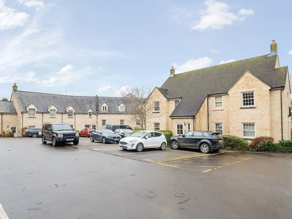 2 bed flat for sale in Tabrams Pitch, Nailsworth GL6, £235,000