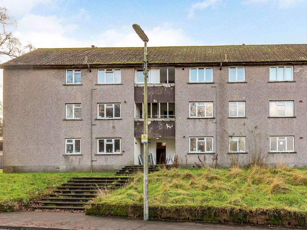 2 bed flat for sale in Alexander Road, Glenrothes KY7, £48,999