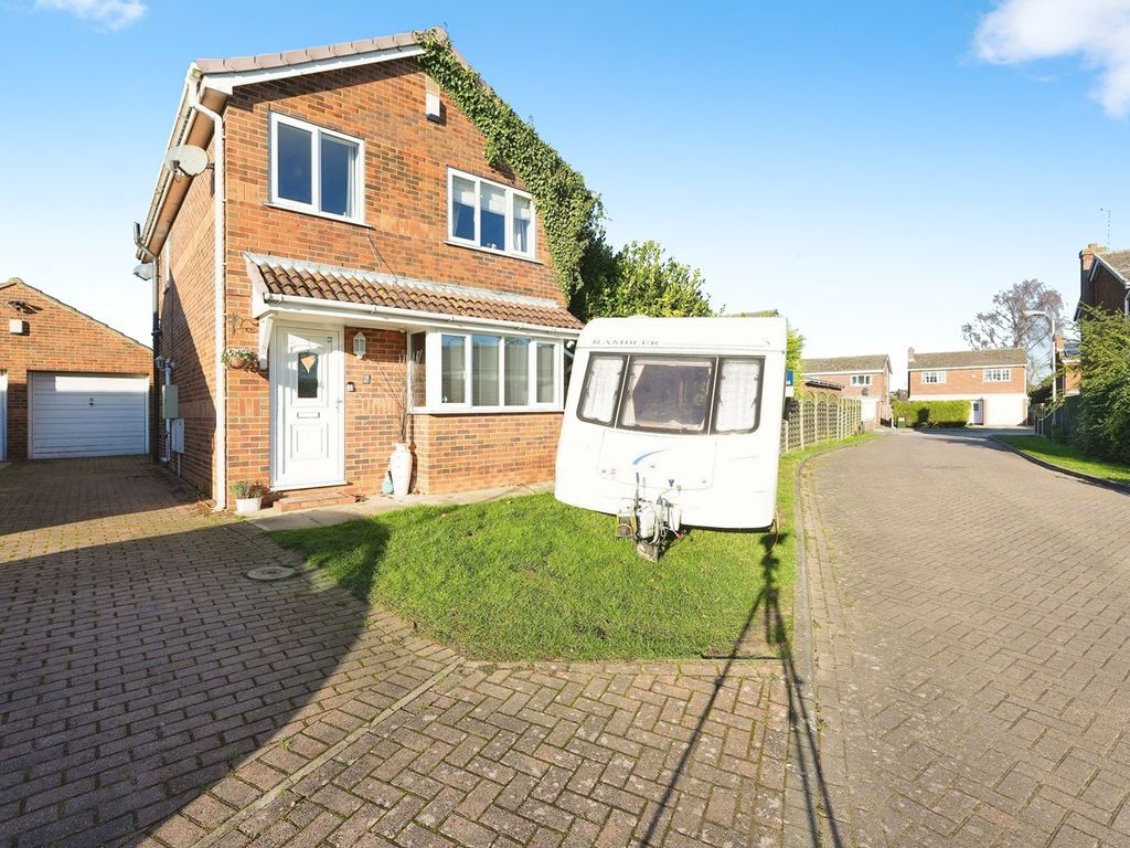 3 bed detached house for sale in Beck Close, Howden, Goole DN14, £250,000