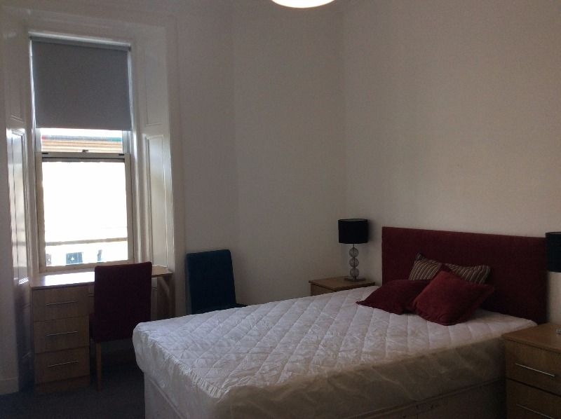 2 bed flat to rent in Morningside Road, Morningside, Edinburgh EH10, £1,650 pcm