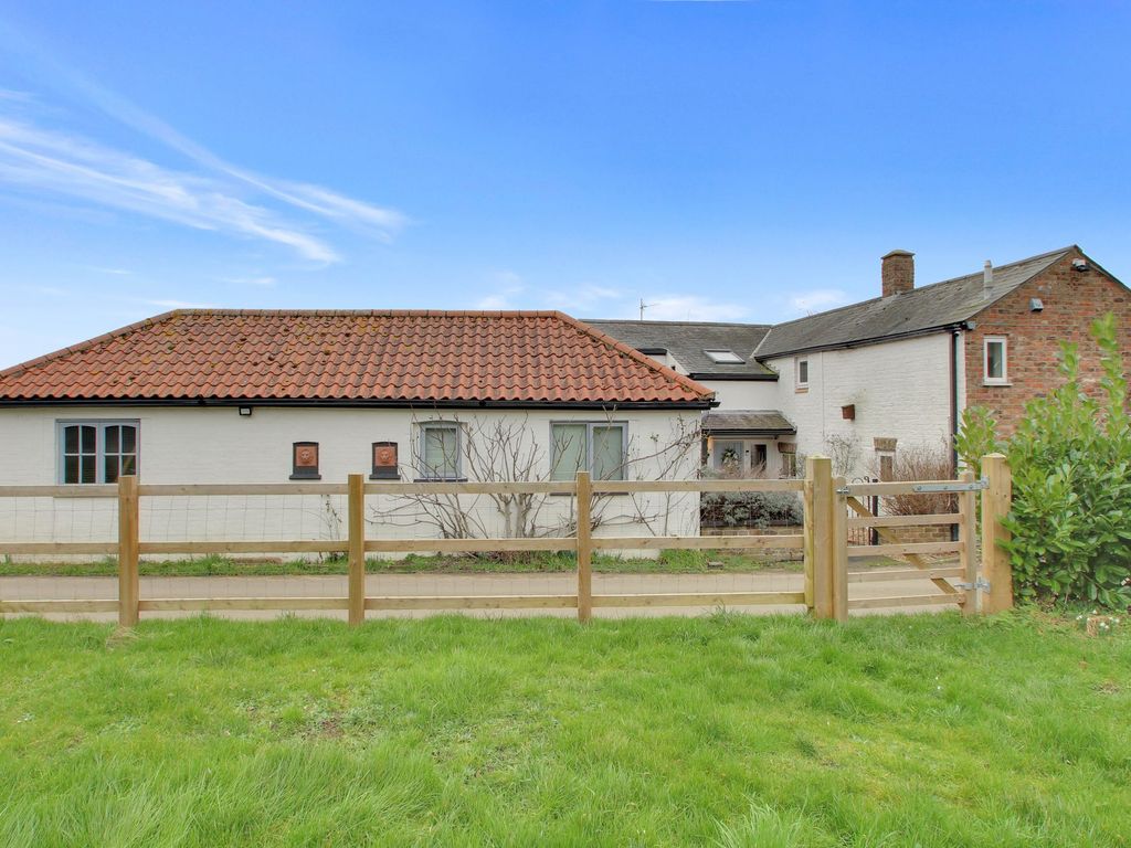 4 bed cottage for sale in Elmside, Emneth PE14, £325,000