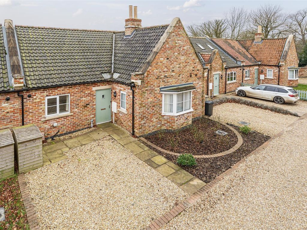 2 bed bungalow for sale in The Gables, Hundleby, Spilsby PE23, £240,000