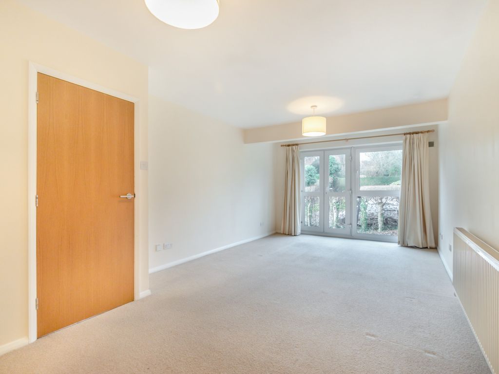 2 bed flat for sale in Station Road, Amersham HP7, £310,000