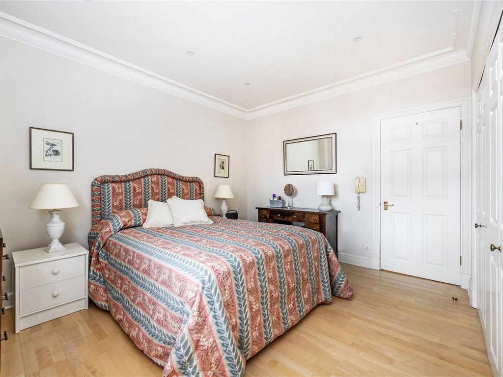 2 bed flat for sale in Apsley House, 23-29 Finchley Road, London NW8, £750,000