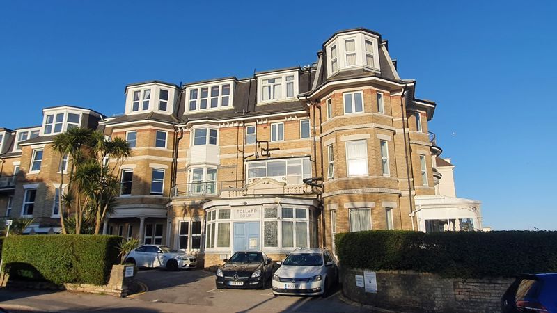 2 bed flat to rent in West Hill Road, Westbourne, Bournemouth BH2, £1,350 pcm