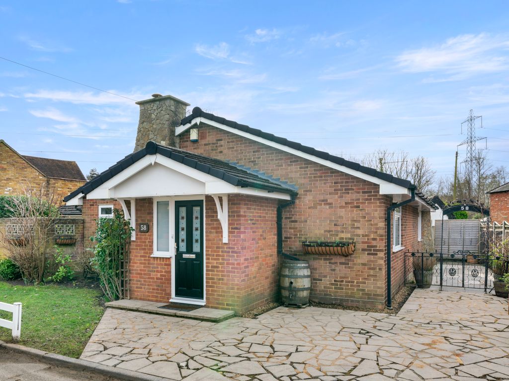 3 bed bungalow for sale in Addlestone Moor, Addlestone KT15, £550,000