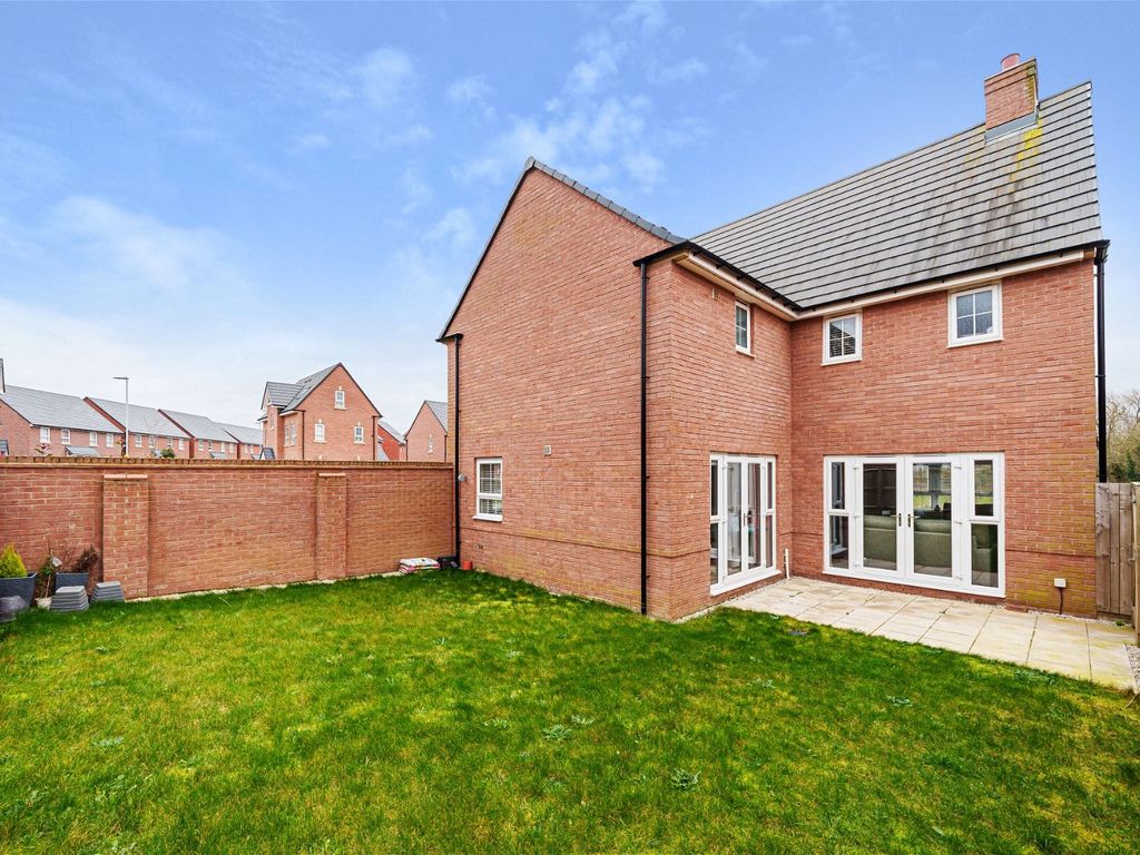 4 bed detached house for sale in Leicester LE19, £489,950