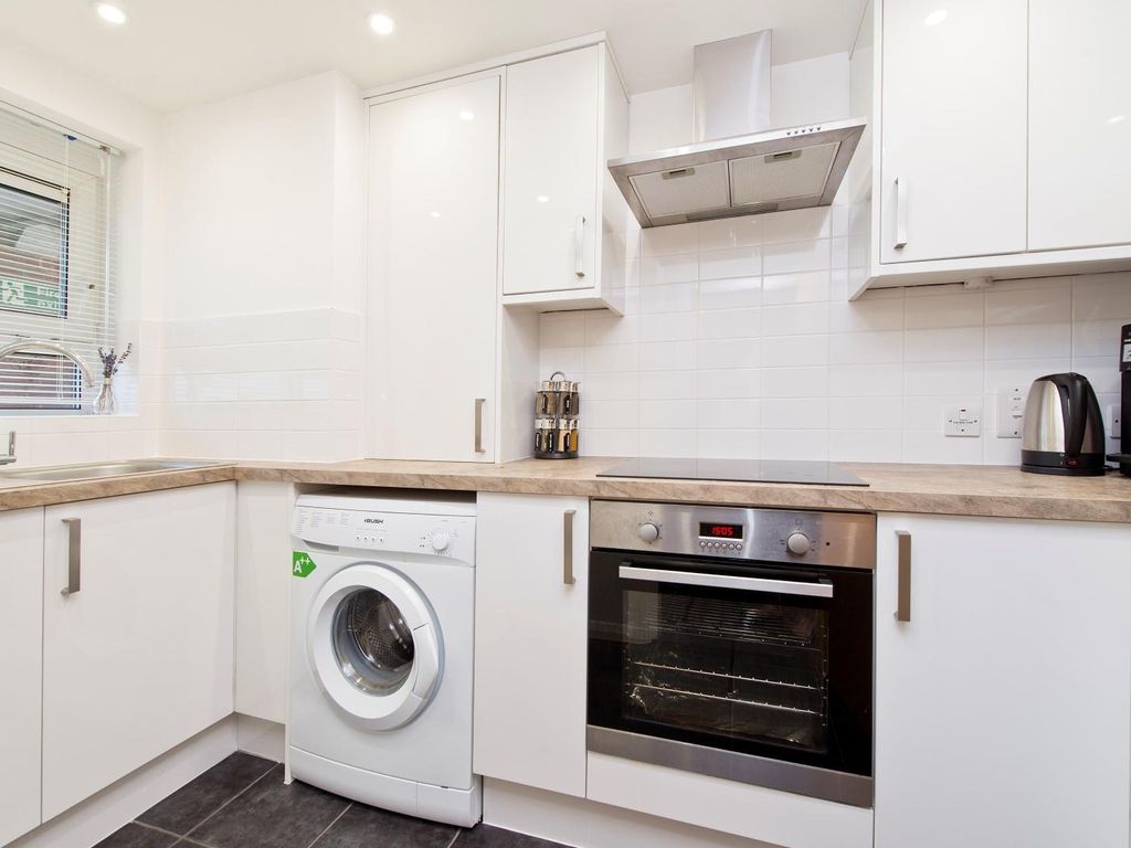 1 bed flat for sale in Horton House, Field Road, Hammersmith, London W6, £275,000