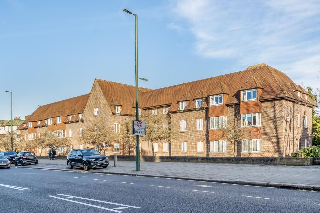 1 bed flat for sale in Birnbeck Court, Temple Fortune NW11, £230,000