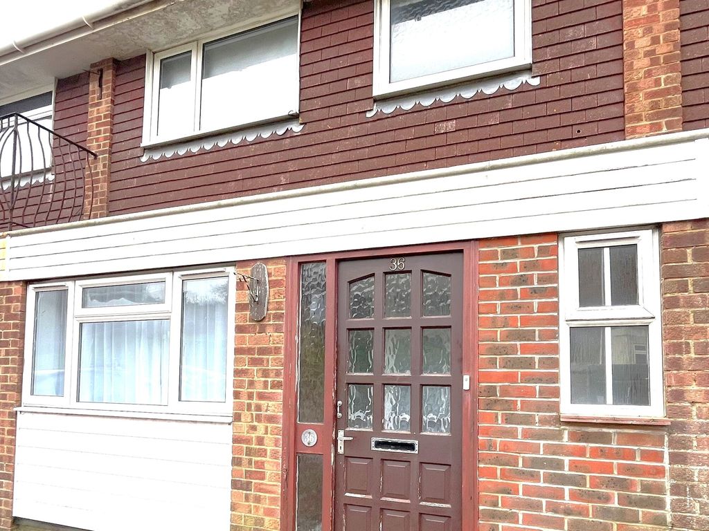 4 bed terraced house to rent in Slinfold Close, Brighton, Brighton & Hove BN2, £2,300 pcm
