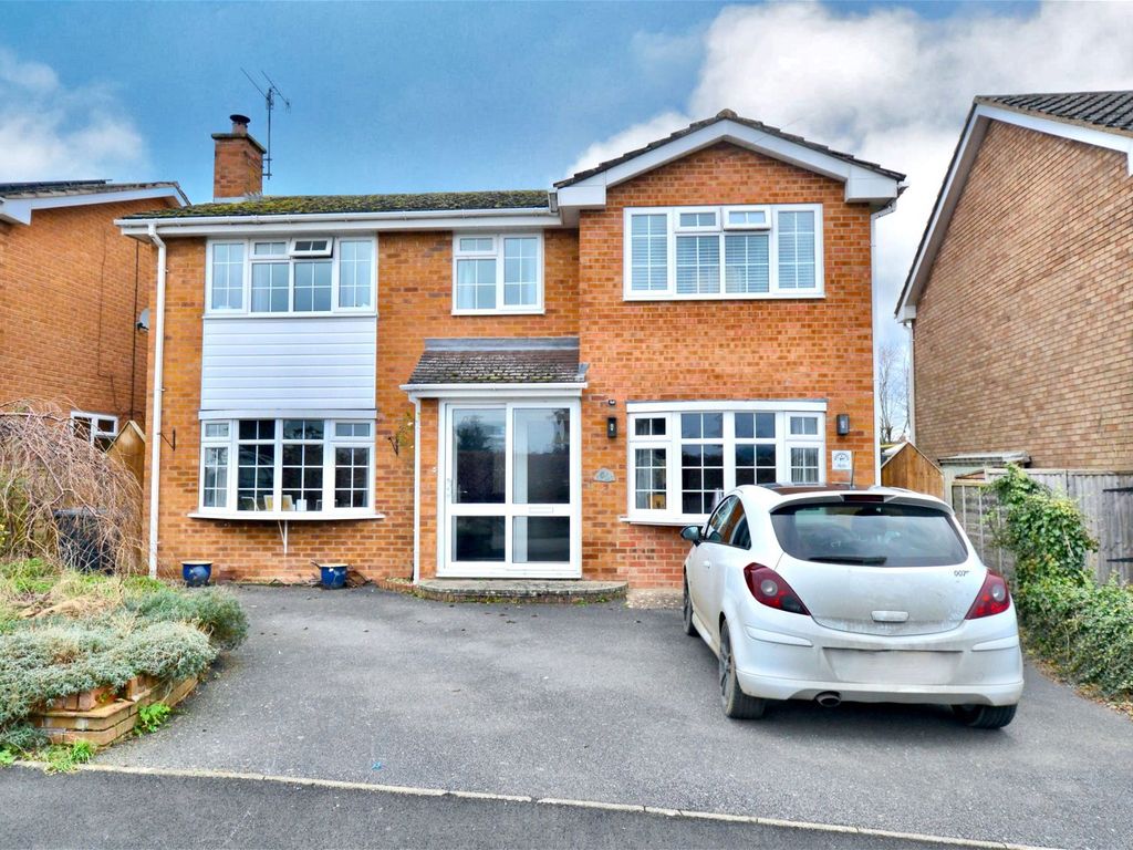 4 bed detached house for sale in Orchard Place, Harvington, Evesham WR11, £475,000