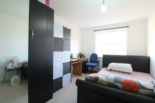 2 bed flat for sale in Avery Court, Wharf Lane, Solihull B91, £150,000