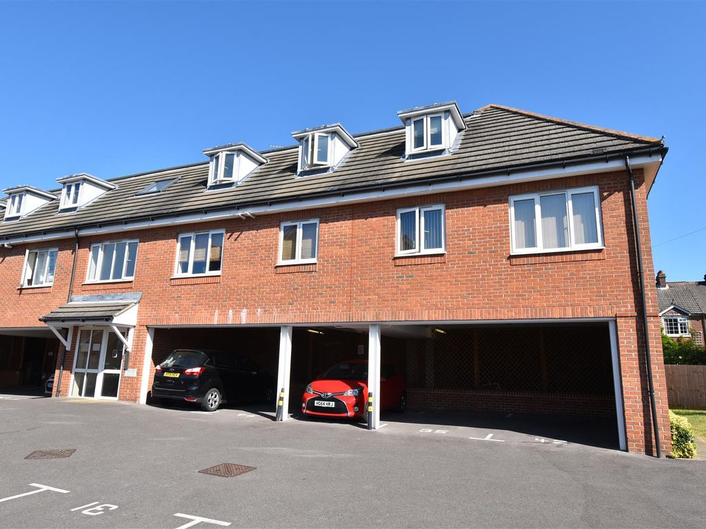 2 bed flat to rent in Middleton Mews, Park Gate, Southampton, Hampshire SO31, £995 pcm
