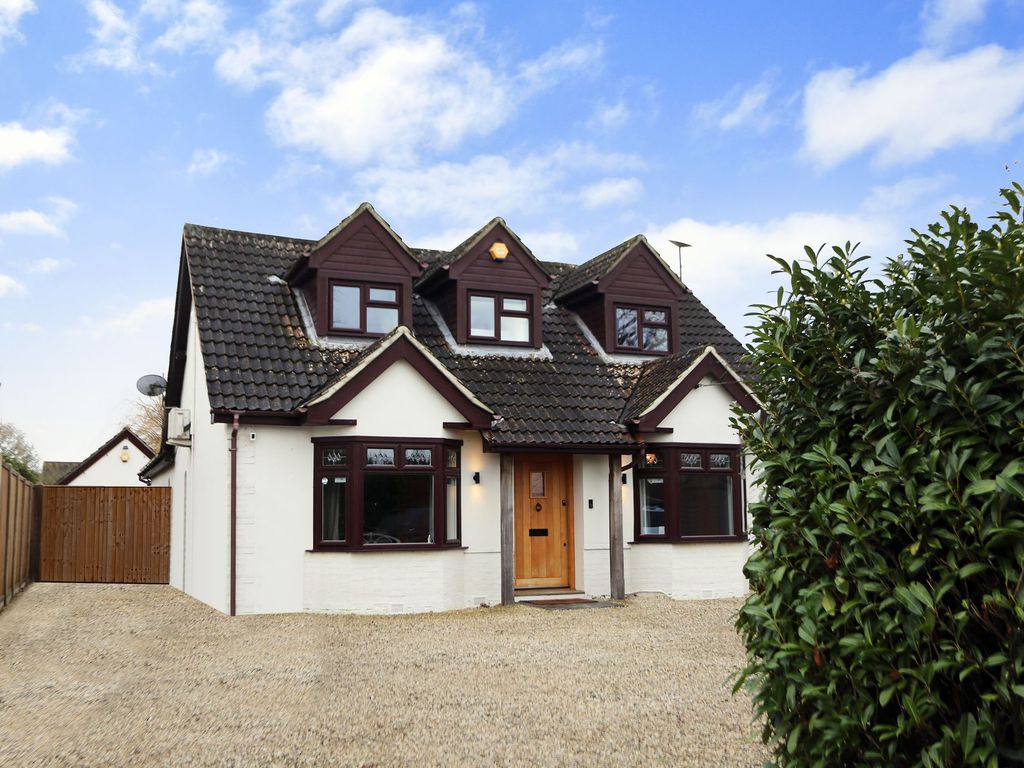 4 bed detached house for sale in Durley Brook Road, Durley SO32, £725,000