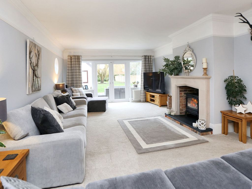 4 bed detached house for sale in Durley Brook Road, Durley SO32, £725,000