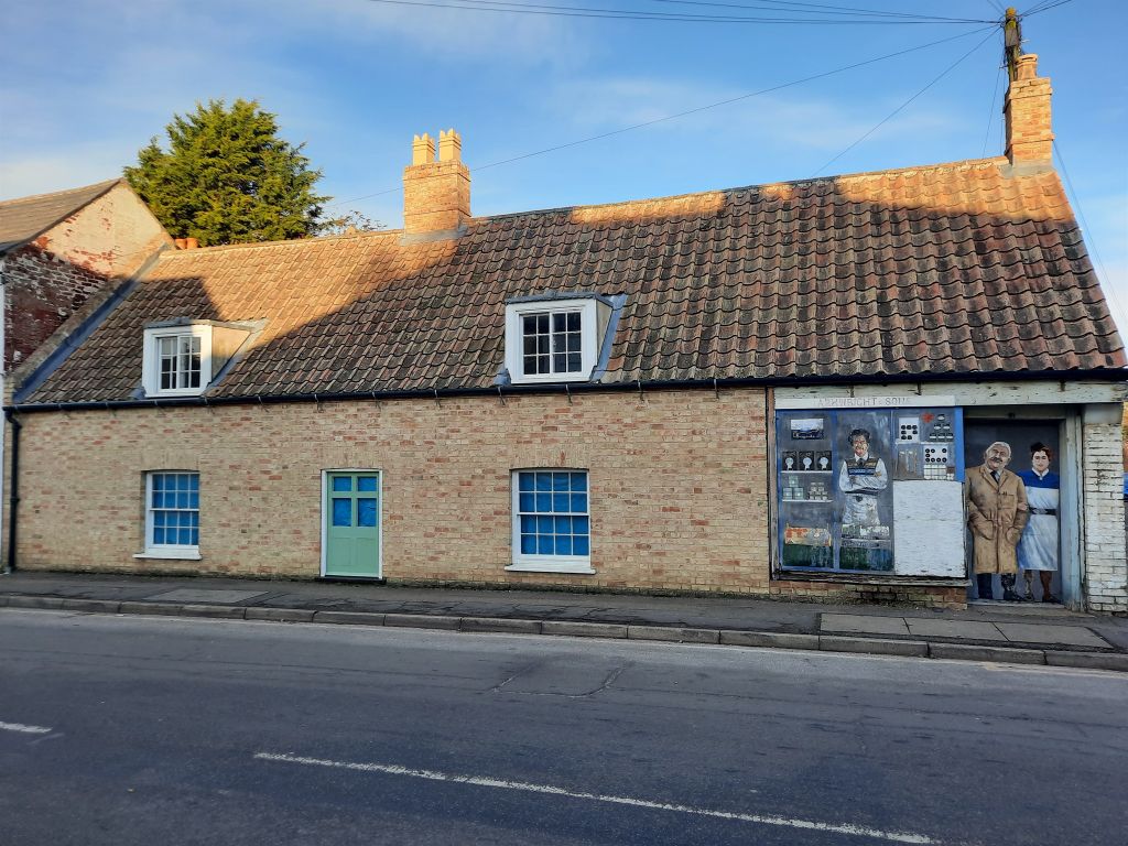 2 bed cottage for sale in High Street, Chatteris PE16, £125,000