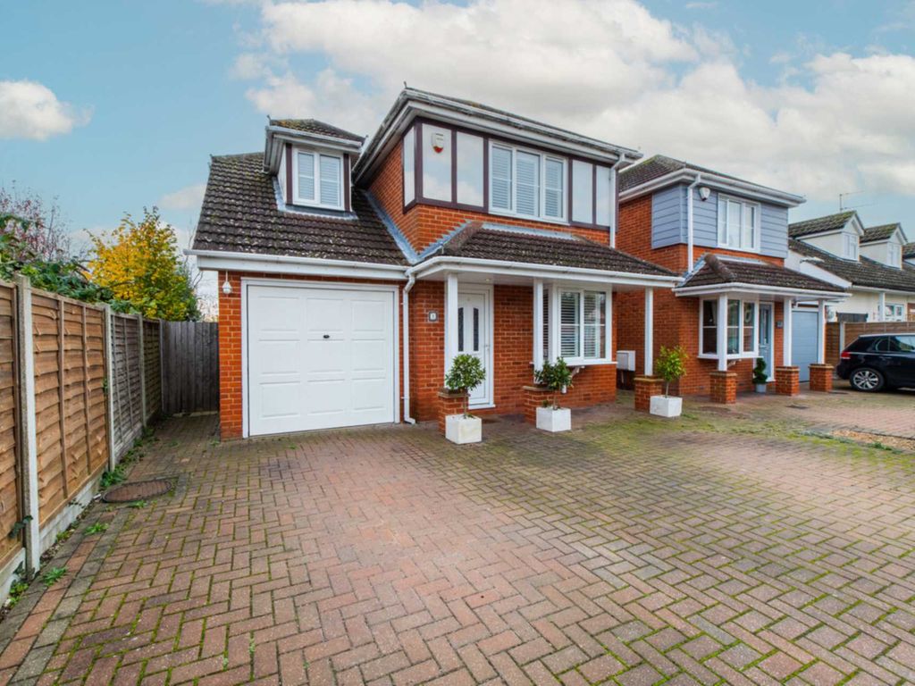4 bed detached house for sale in Mornington Avenue, Rochford SS4, £500,000