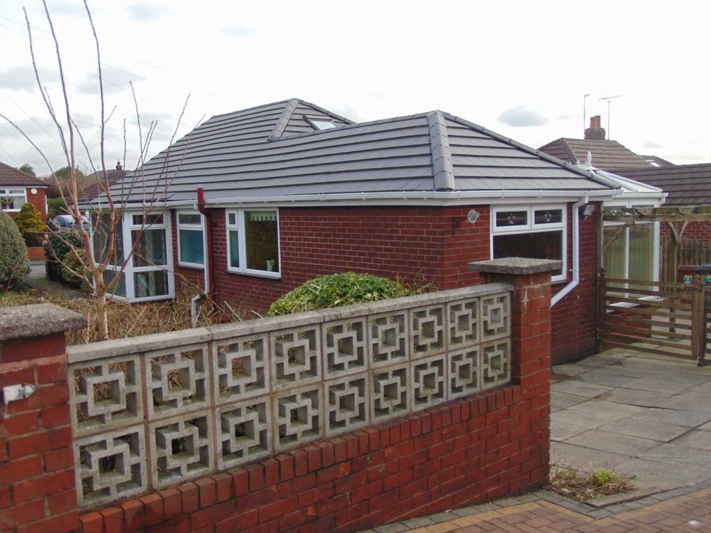 3 bed bungalow for sale in Bedford Ave, Shaw OL2, £270,000