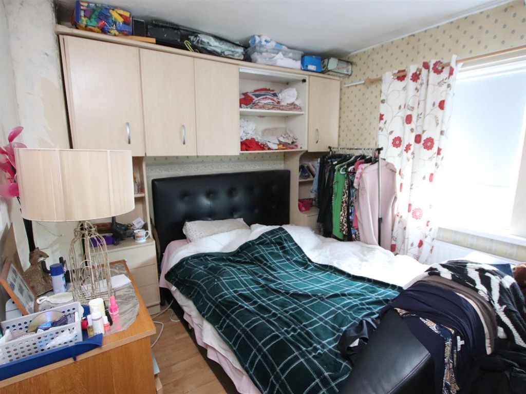 3 bed semi-detached house for sale in Delius Avenue, Bradford BD10, £75,000