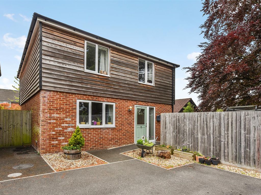 3 bed detached house for sale in The Drove, Andover SP10, £450,000