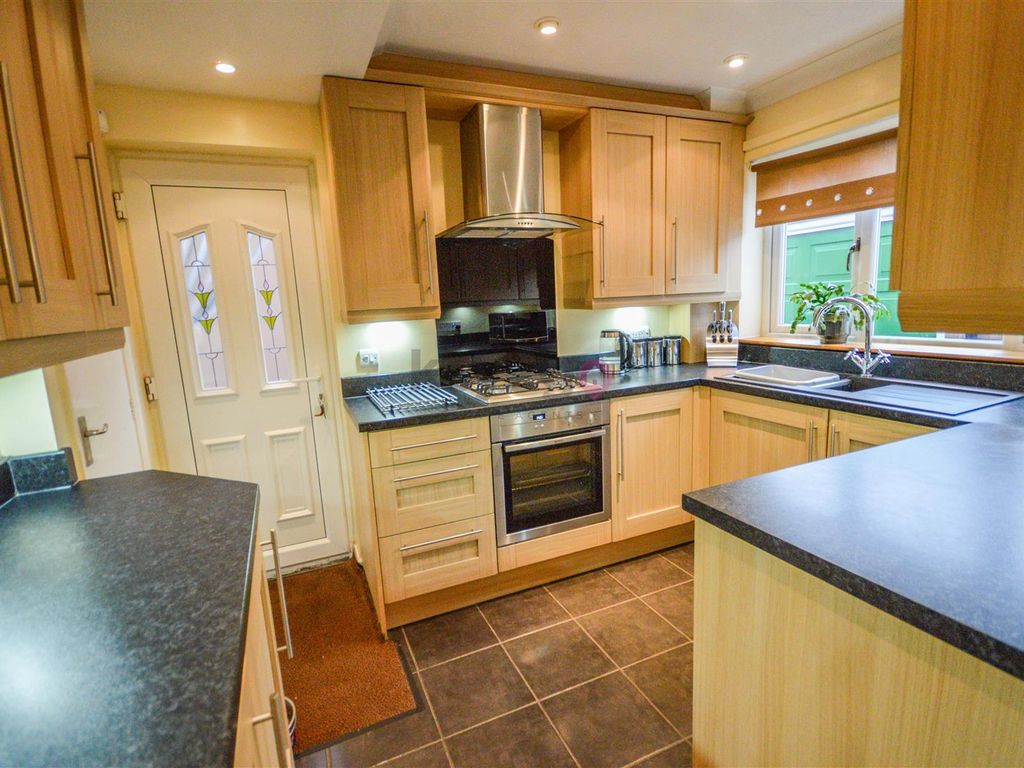 3 bed detached house for sale in Birley Moor Close, Sheffield S12, £240,000