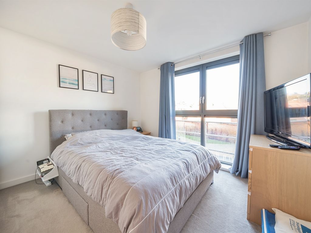 1 bed flat for sale in Boyn Valley Road, Maidenhead SL6, £260,000