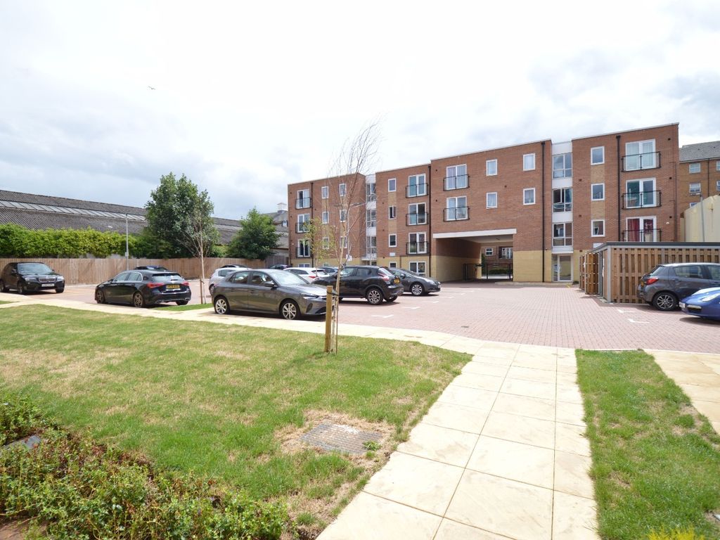 2 bed flat for sale in Starling Court, Union Street, Luton, Bedfordshire LU1, £115,000