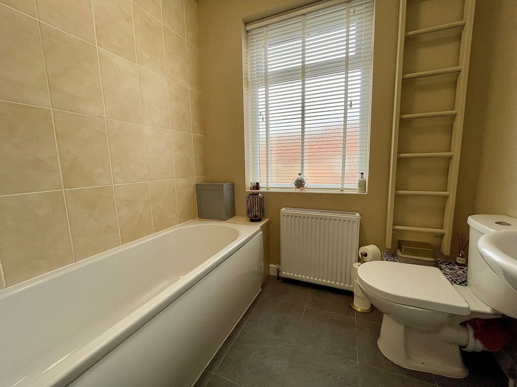 2 bed flat for sale in Bavington Drive, Fenham, Newcastle Upon Tyne NE5, £95,000