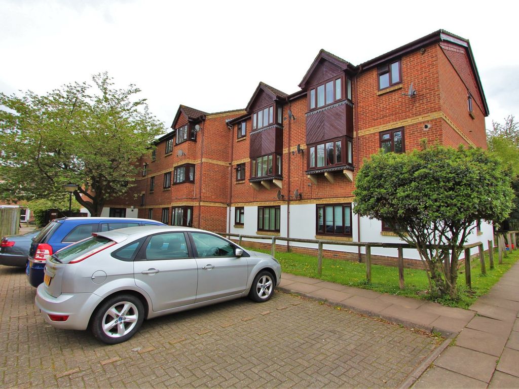 2 bed flat to rent in Alliance Close, Wembley HA0, £1,650 pcm