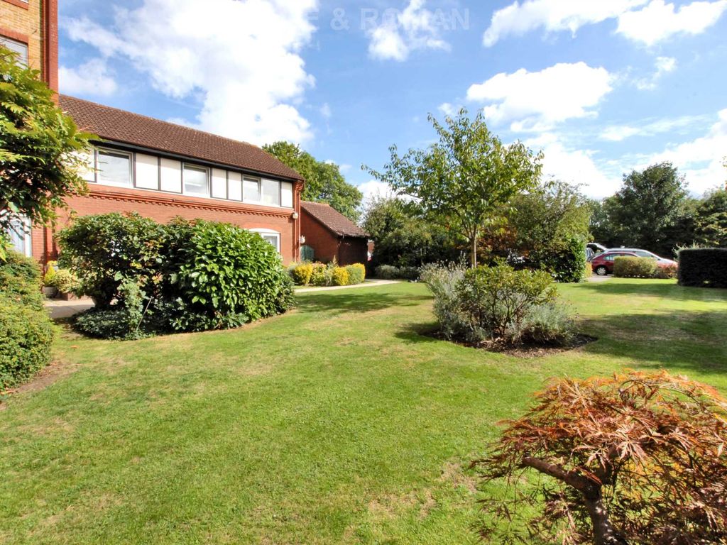 1 bed flat for sale in Fairview Court, Kingston Upon Thames KT2, £225,000