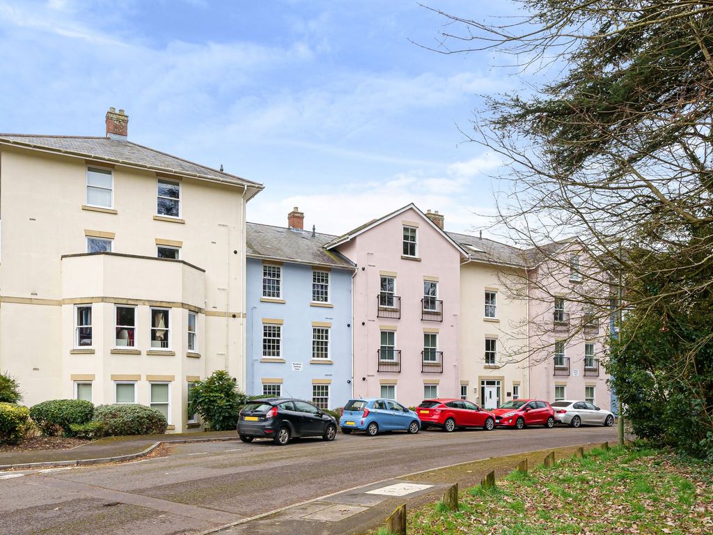 1 bed flat for sale in Winton Close, Winchester SO22, £225,000