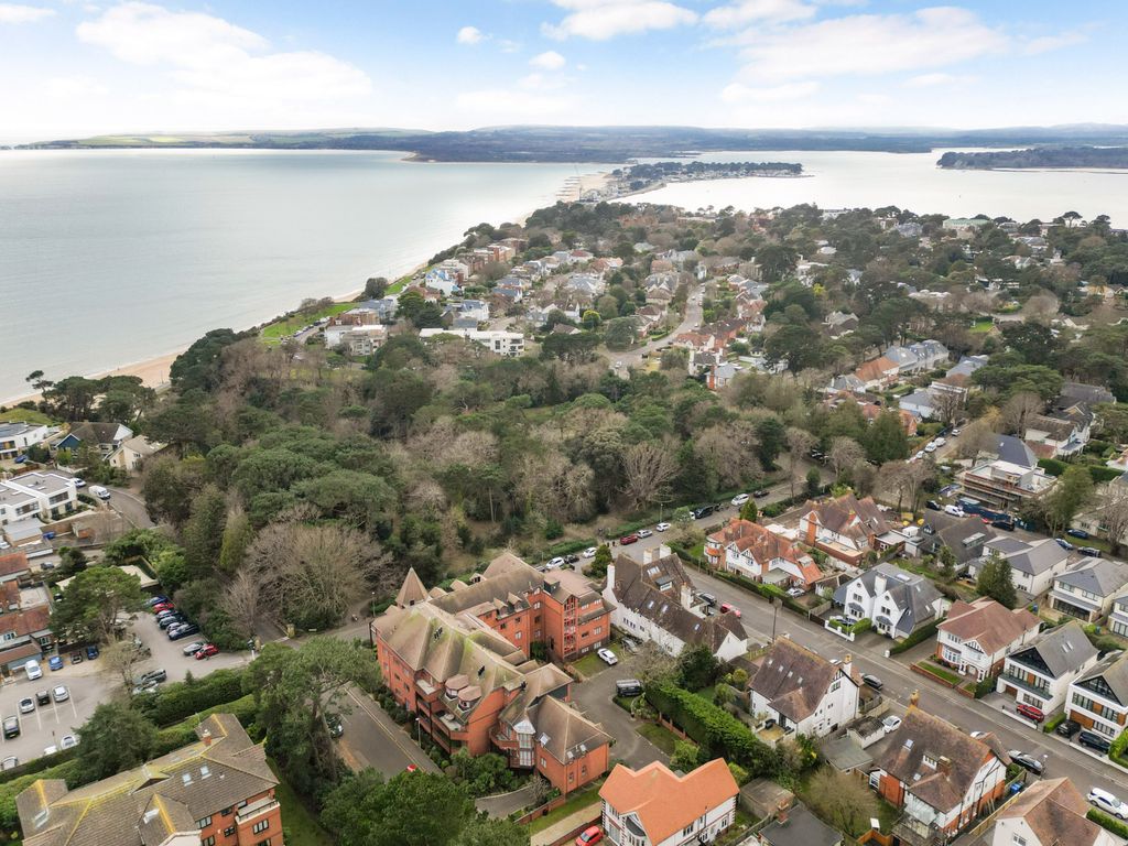 3 bed flat for sale in The Esplanade, Canford Cliffs, Poole, Dorset BH13, £525,000