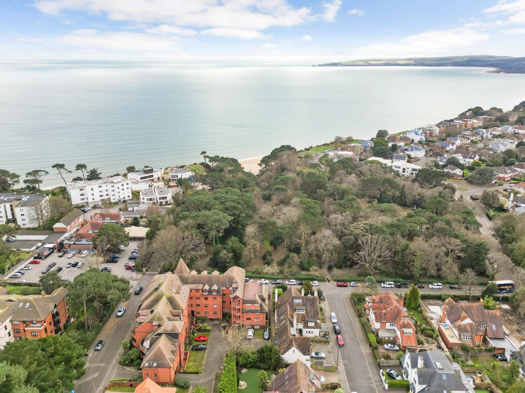 3 bed flat for sale in The Esplanade, Canford Cliffs, Poole, Dorset BH13, £525,000