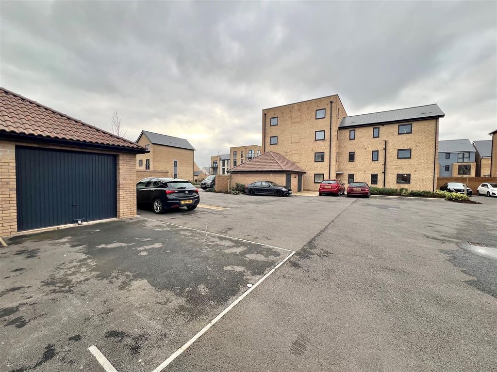 2 bed flat for sale in Cowleaze Path, Banwell, Weston-Super-Mare - Garage BS29, £210,000
